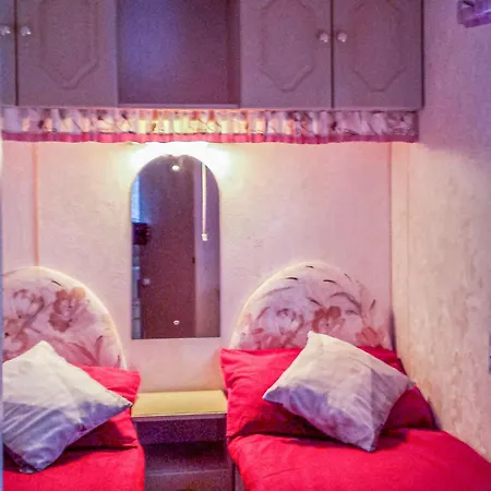 Beautiful Stacaravan In Kamp alanı