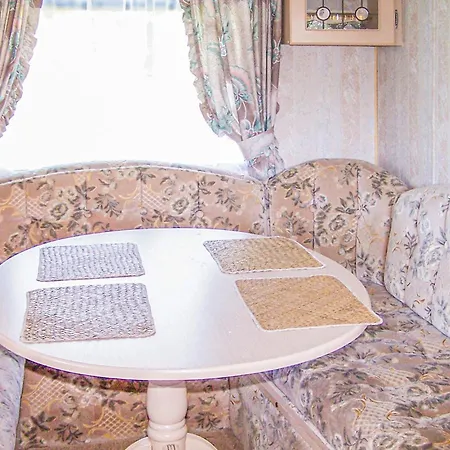 Cozy Stacaravan In Smoldzino With Kitchen 2* Gardna Wielka