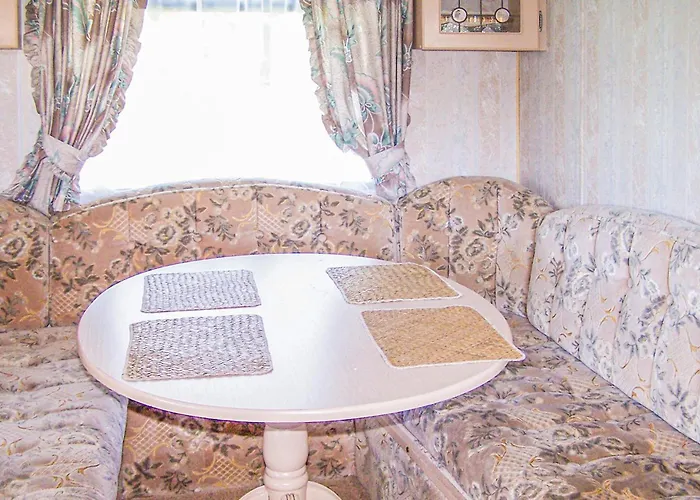 Beautiful Stacaravan In 2* Smołdzino